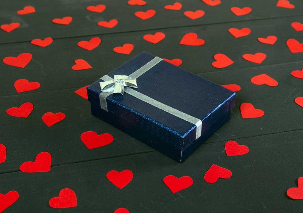 Personalized Perfection: Modern Anniversary Gift Ideas That Feel Custom